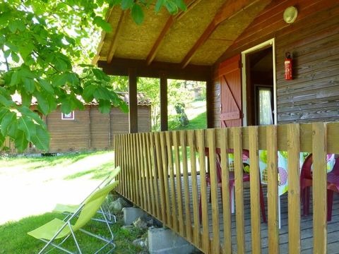 CHALET 4 personnes - Chalet Standard 25m² (2 chambres) 2 adultes et 2 enfants - Terrasse couverte 10m² 2/4 pers