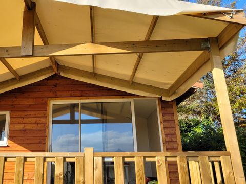 CHALET 4 personnes - Chalet Premium 30m² (2 chambres) + terrasse couverte 12m² + clim + TV + LV 4 pers