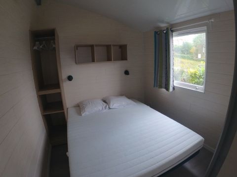 CHALET 4 personnes - Chalet Premium 30m² (2 chambres) + terrasse couverte 12m² + clim + TV + LV 4 pers