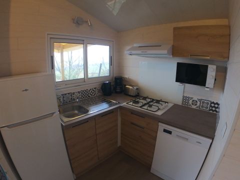 CHALET 4 personnes - Chalet Premium 30m² (2 chambres) + terrasse couverte 12m² + clim + TV + LV 4 pers