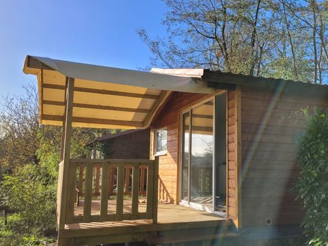 CHALET 4 personnes - Chalet Premium 30m² (2 chambres) + terrasse couverte 12m² + clim + TV + LV 4 pers