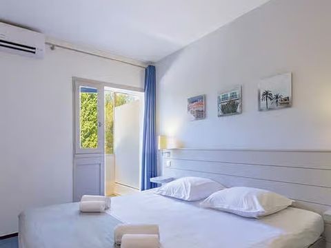 CHAMBRE 3 personnes - Classique 2 Chambres 2 Adultes + 1 Enfant Balcon Climatisation (*)