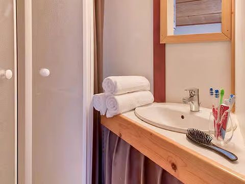 CHALET 4 personnes - Essentiel Chalet 2 chambres 4 personnes Pinède non renové