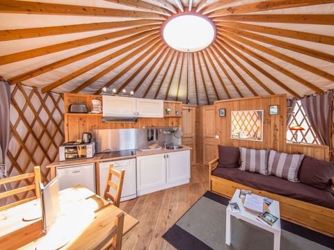 HÉBERGEMENT INSOLITE 6 personnes - Yourte Moyenne 3 Pièces 4/6 personnes Climatisée