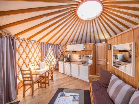HÉBERGEMENT INSOLITE 6 personnes - Yourte Moyenne 3 Pièces 4/6 personnes Climatisée