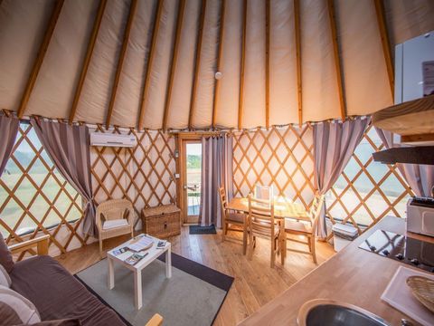 HÉBERGEMENT INSOLITE 6 personnes - Yourte Moyenne 3 Pièces 4/6 personnes Climatisée