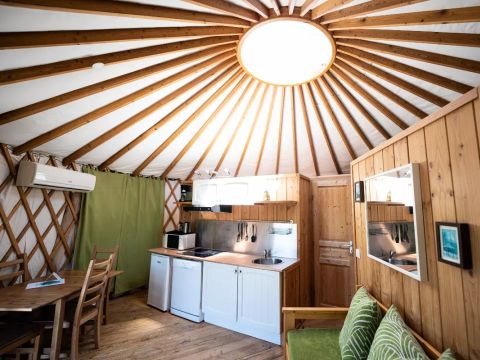 Hébergement 4 personnes - Yourte Petite 3 Pièces 4 Personnes (2 adultes + 2 enfants -12 ans) Climatisée