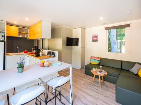 MOBILHOME 5 personnes - Premium Exclusive | 2 Ch. | 5 Pers. | Terrasse surélevée | 2 SDB | Clim. | TV