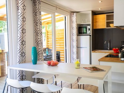 BUNGALOW 6 personnes - Mobil-home | Premium Exclusive | 3 Ch. | 6 Pers. | Terrasse surélevée | 2 SDB | Clim. | TV