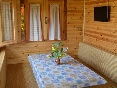 CARAVANE 2 personnes - Avec eau et salle de bain privée (pas de douche)