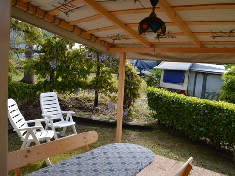 CARAVANE 2 personnes - Avec eau et salle de bain privée (pas de douche)