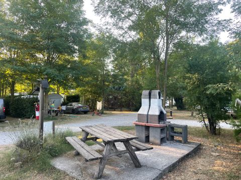 Emplacement - Emplacement M véhicule + électricité 6A -100m²