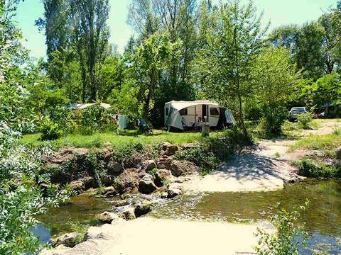 Emplacement - Emplacement XXL (+200m²) véhicule + électricité 6A