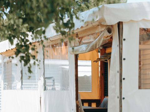 MOBILHOME 4 personnes - Grand confort - terrasse couverte et fermée