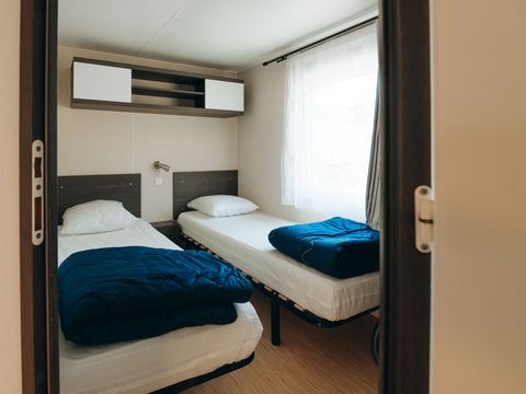 MOBILHOME 4 personnes - Grand confort - terrasse couverte et fermée