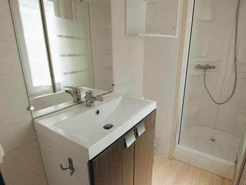 MOBILHOME 4 personnes - Grand confort - terrasse couverte et fermée