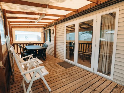 MOBILHOME 4 personnes - Grand confort - terrasse couverte et fermée