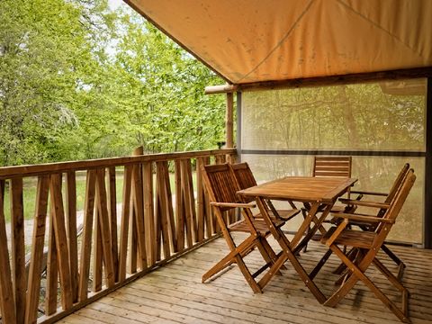 Tente en toile et en bois 5 personnes - Lodge EVASION - 2 chambres - avec sanitaires
