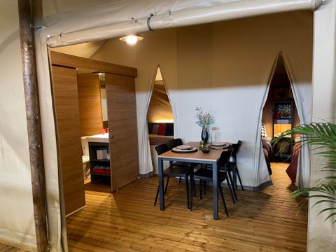 Tente en toile et en bois 5 personnes - Lodge EVASION - 2 chambres - avec sanitaires