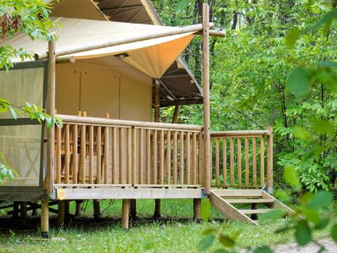Tente en toile et en bois 5 personnes - Lodge EVASION - 2 chambres - avec sanitaires