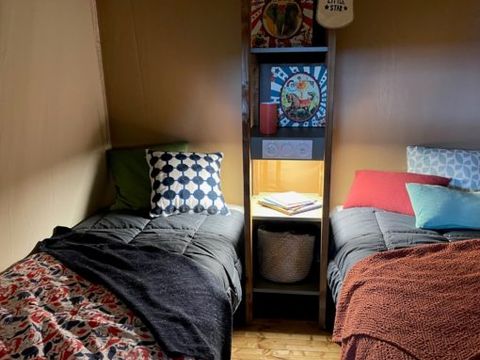 Tente en toile et en bois 5 personnes - Lodge EVASION - 2 chambres - avec sanitaires