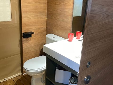 Tente en toile et en bois 5 personnes - Lodge EVASION - 2 chambres - avec sanitaires