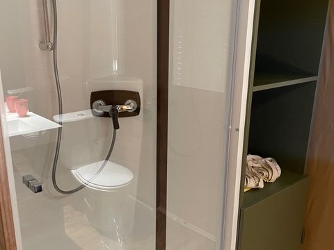 Tente en toile et en bois 5 personnes - Lodge EVASION - 2 chambres - avec sanitaires