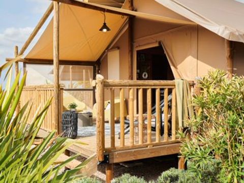 Tente en toile et en bois 5 personnes - Lodge EVASION - 2 chambres - avec sanitaires
