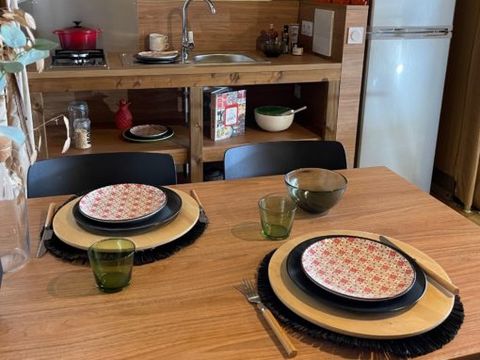 Tente en toile et en bois 5 personnes - Lodge EVASION - 2 chambres - avec sanitaires