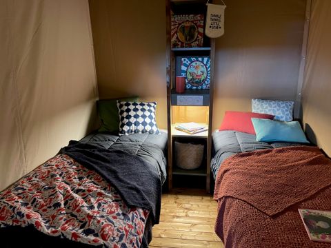 Tente en toile et en bois 5 personnes - Lodge EVASION - 2 chambres - avec sanitaires
