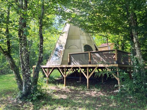 HÉBERGEMENT INSOLITE 4 personnes - Tipi NOMADE - 2 chambres avec sanitaires