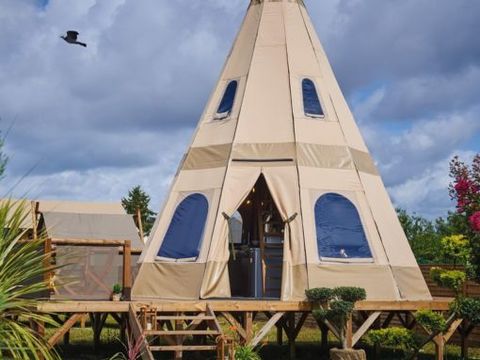 HÉBERGEMENT INSOLITE 4 personnes - Tipi NOMADE - 2 chambres avec sanitaires