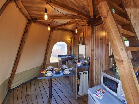 HÉBERGEMENT INSOLITE 4 personnes - Tipi NOMADE - 2 chambres avec sanitaires