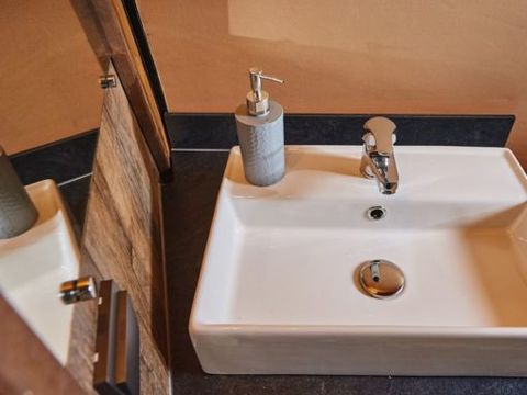 HÉBERGEMENT INSOLITE 4 personnes - Tipi LUXE - 2 chambres avec sanitaires