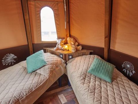 HÉBERGEMENT INSOLITE 4 personnes - Tipi NOMADE - 2 chambres avec sanitaires