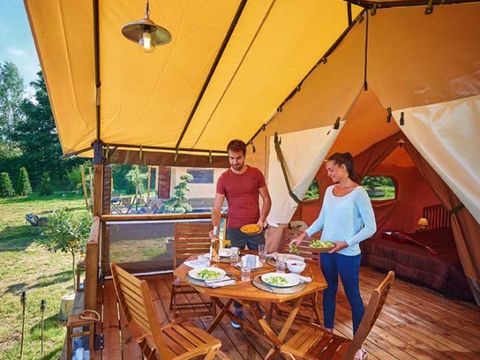 Tente en toile et en bois 5 personnes - VICTORIA (2R 4+1P)
