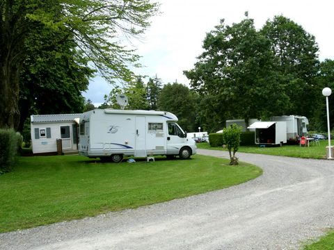 Emplacement - 2 Personnes par nuitée avec une tente et sans véhicule