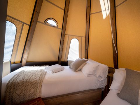 HÉBERGEMENT INSOLITE 4 personnes - Tipi Experience Lodge B&B