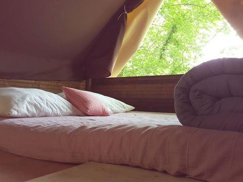 HÉBERGEMENT INSOLITE 2 personnes - Cabane Bivouac sur pilotis sous les arbres