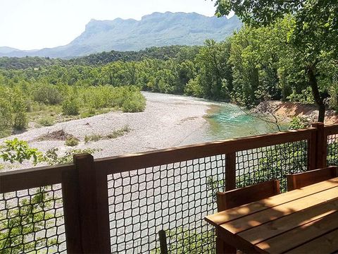 TENTE TOILE ET BOIS 5 personnes - Lodge Luxe nature surplombant la rivière avec vue panoramique - climatisé
