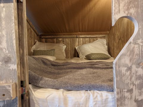 Tente en toile et en bois 6 personnes - Safari Prestige Plus - 3 chambres - 1 salle de bain 49m²