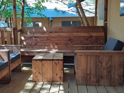 Tente en toile et en bois 6 personnes - Safari Prestige Plus - 3 chambres - 1 salle de bain 49m²
