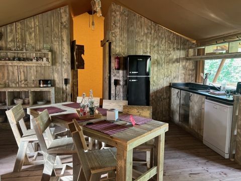 Tente en toile et en bois 6 personnes - Safari Prestige Plus - 3 chambres - 1 salle de bain 49m²