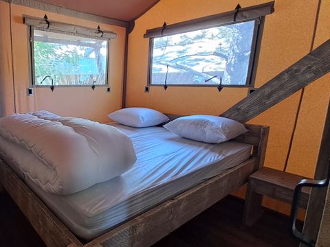 Tente en toile et en bois 6 personnes - Safari Prestige Plus - 3 chambres - 1 salle de bain 49m²