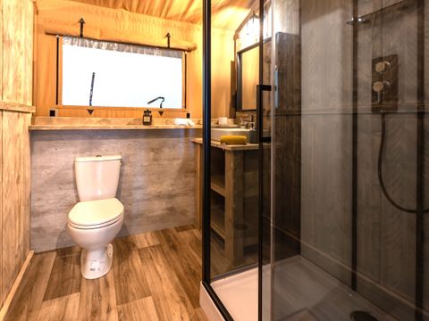 Tente en toile et en bois 6 personnes - Safari Prestige Plus - 3 chambres - 1 salle de bain 49m²