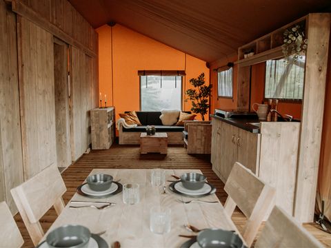Tente en toile et en bois 6 personnes - Safari Prestige Plus - 3 chambres - 1 salle de bain 49m²