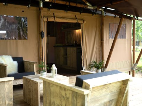 Tente en toile et en bois 6 personnes - Safari Prestige Plus - 3 chambres - 1 salle de bain 49m²