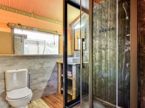 Tente en toile et en bois 6 personnes - Safari Prestige Plus - 3 chambres - 1 salle de bain 49m²