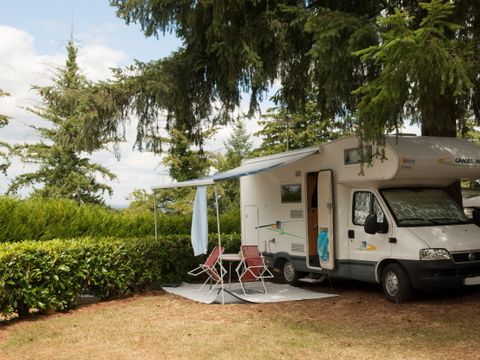 Emplacement - Emplacement Prestige 100m² - 10A + eau et évacuation des eaux usées