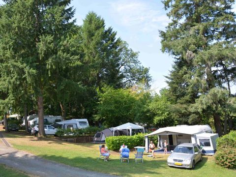 Emplacement - Emplacement Prestige 100m² - 10A + eau et évacuation des eaux usées